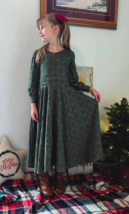 Mistletoe Moments ~ Mini Laureate Drees