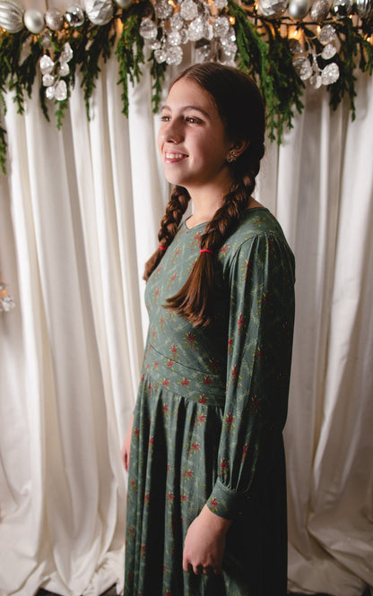 Mistletoe Moments ~ Mini Laureate Drees