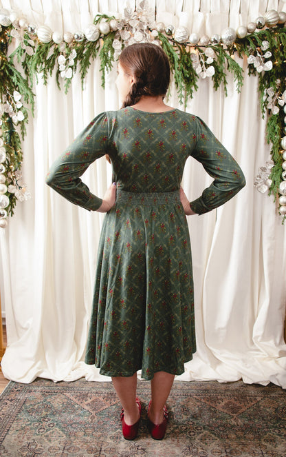 Mistletoe Moments ~ Mini Laureate Drees
