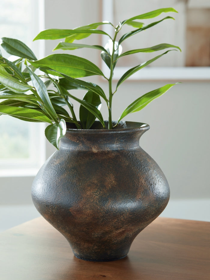 Laddlow Vase